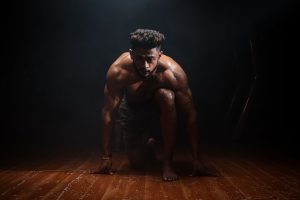 Dynamic image of a muscular man in a kneeling start position, highlighting strength and focus. — Lamar Edge Stride Properly 4